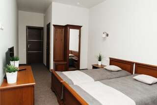 Отель Отель Беласток Несвиж Стандартный двухместный номер с 2 отдельными кроватями-3