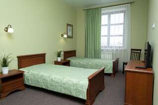 Отель Отель Беласток Несвиж Стандартный двухместный номер с 2 отдельными кроватями-4